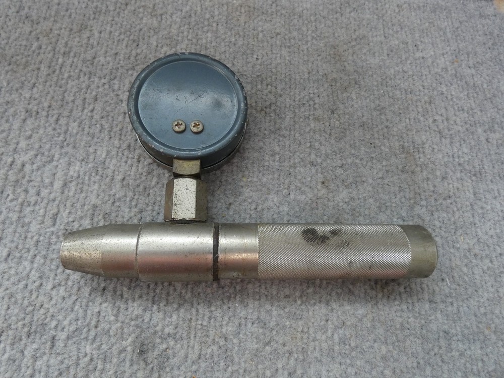 VINTAGE PRESSURE GAUGE #905