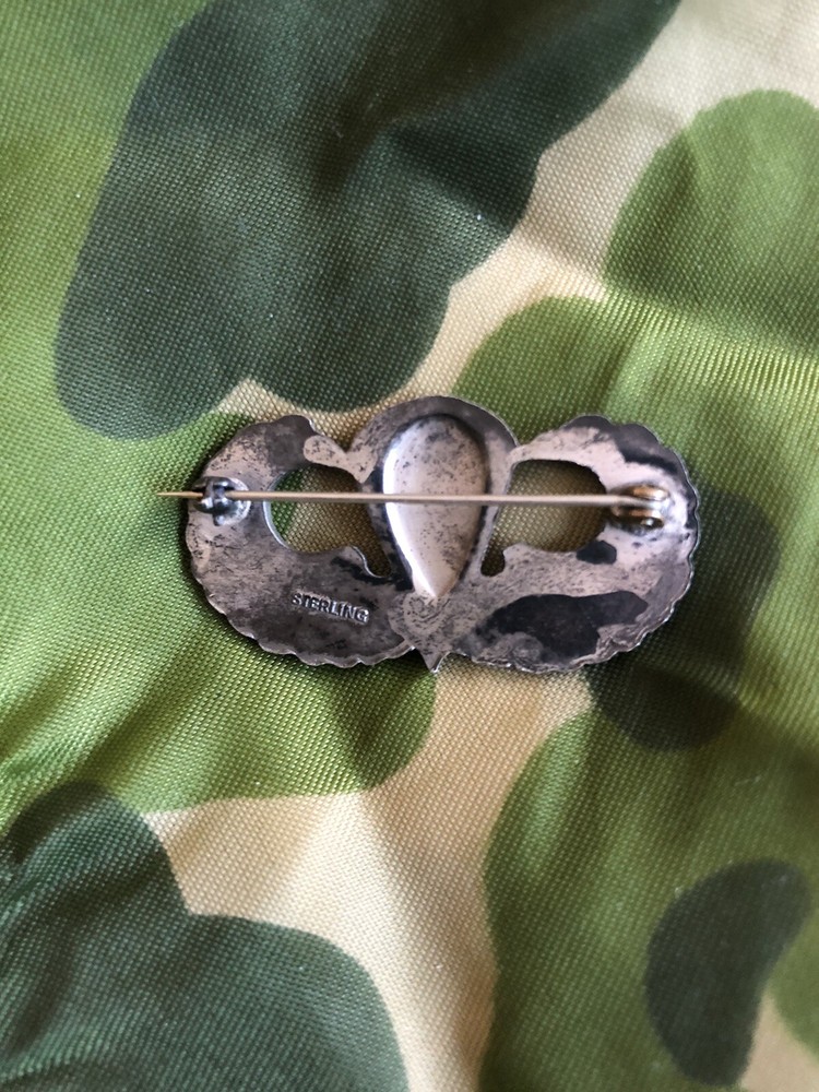 WW2 ORIGINAL AIRBORNE PARATROOPER STERLING JUMP WINGS "OVAL INSERT" SOLID BACK