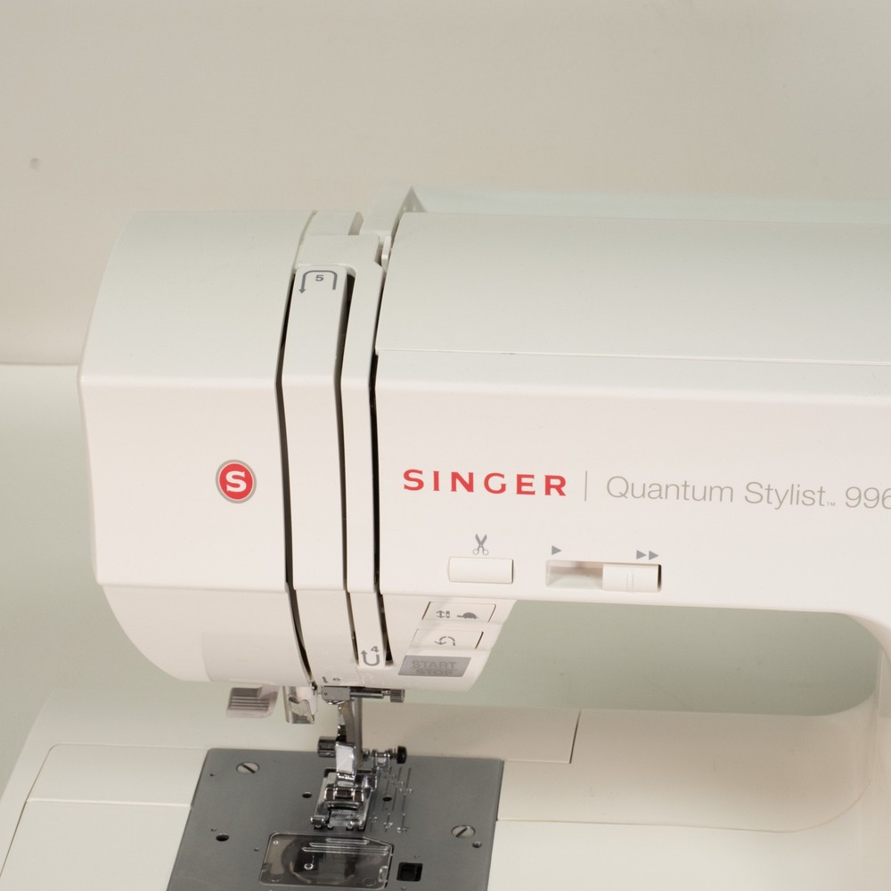 SINGER Quantum Stylist 9960 Computerized Sewing & Quilting Machine W/ Extension