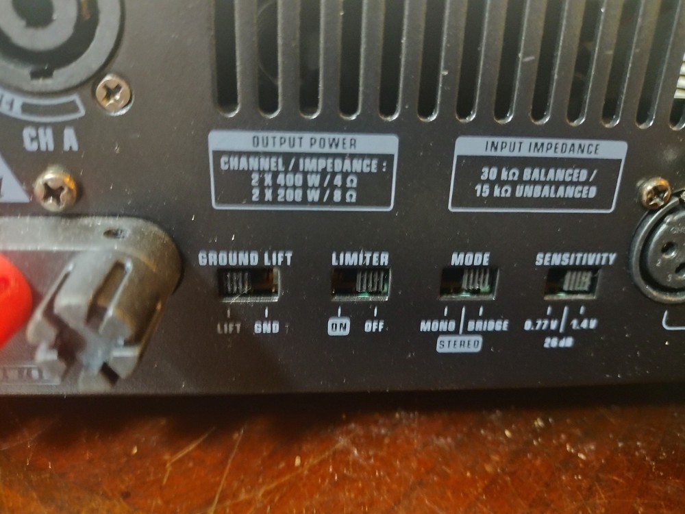 Behringer KM750 750 Watt 4-Ohm Stable Bridgeable Studio Amplifier **EUC