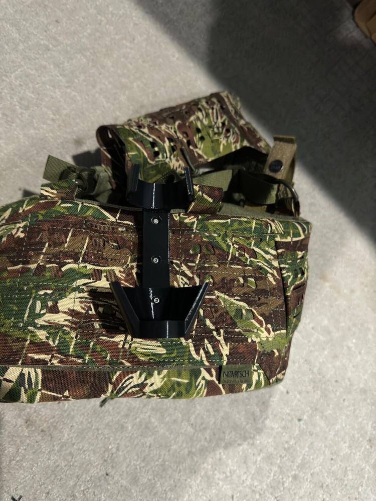 Airsoft Thunder B Hakkotsu flash bang grenade molle holder