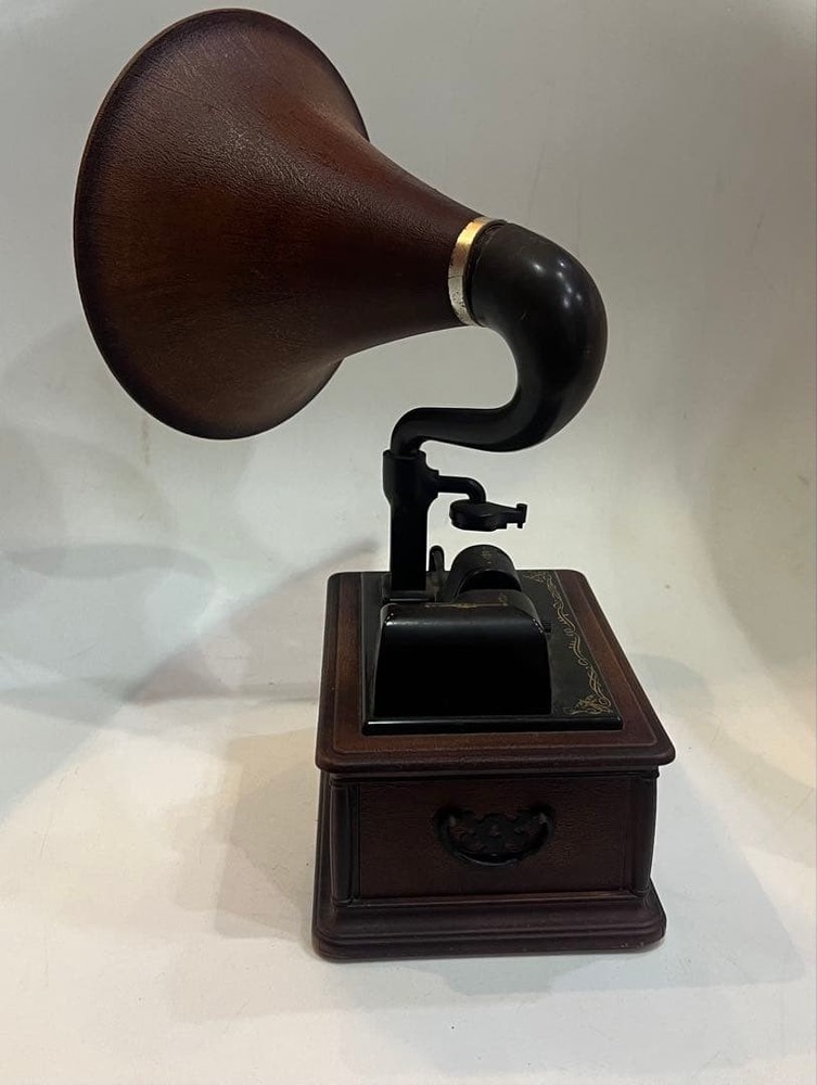 Gramophone-shaped music box Edison Opera made by Technics accessory box