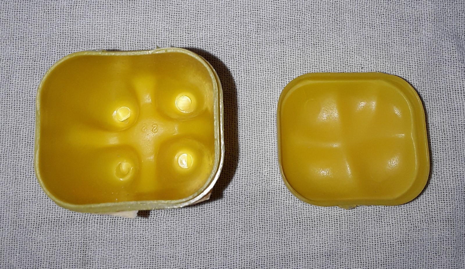 1971 TOPPS CHEWING GUM BIG TOOTH PLASTIC CANDY CONTAINER YELLOW EMPTY