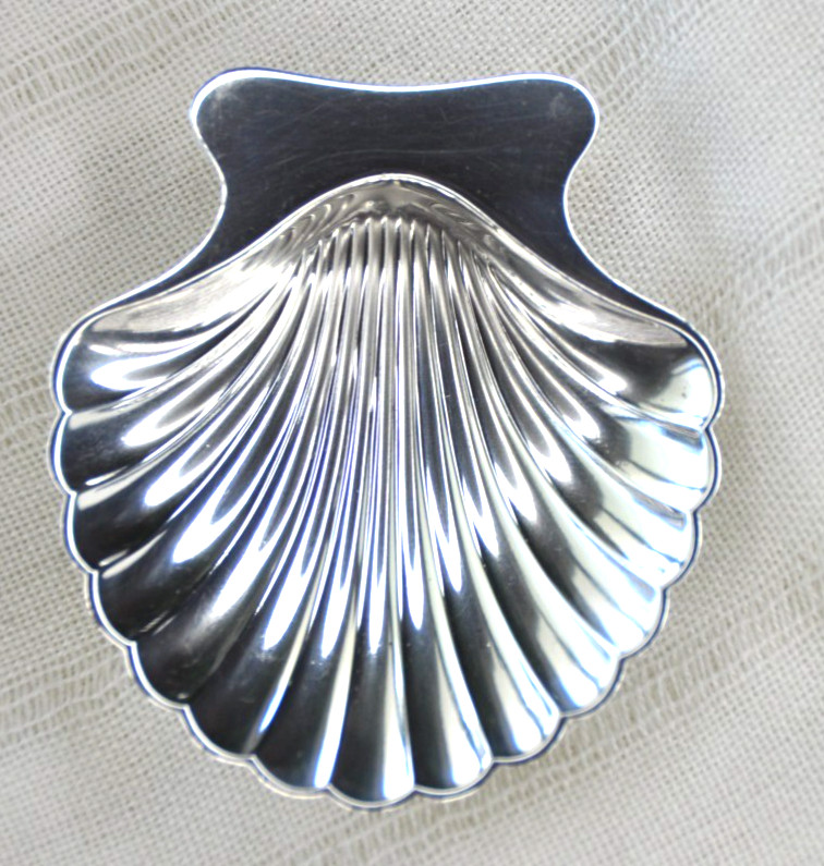 BEAUTIFUL TIFFANY & CO STERLING SILVER SCALLOP SEA SHELL TRINKET DISH