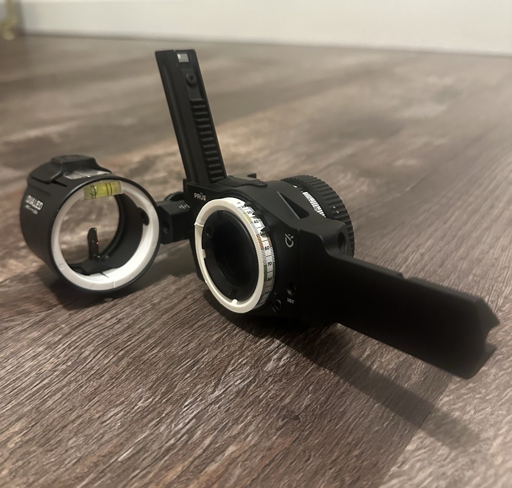 Dialed Pruf 3v  Sight RH Black 0.010 Pins