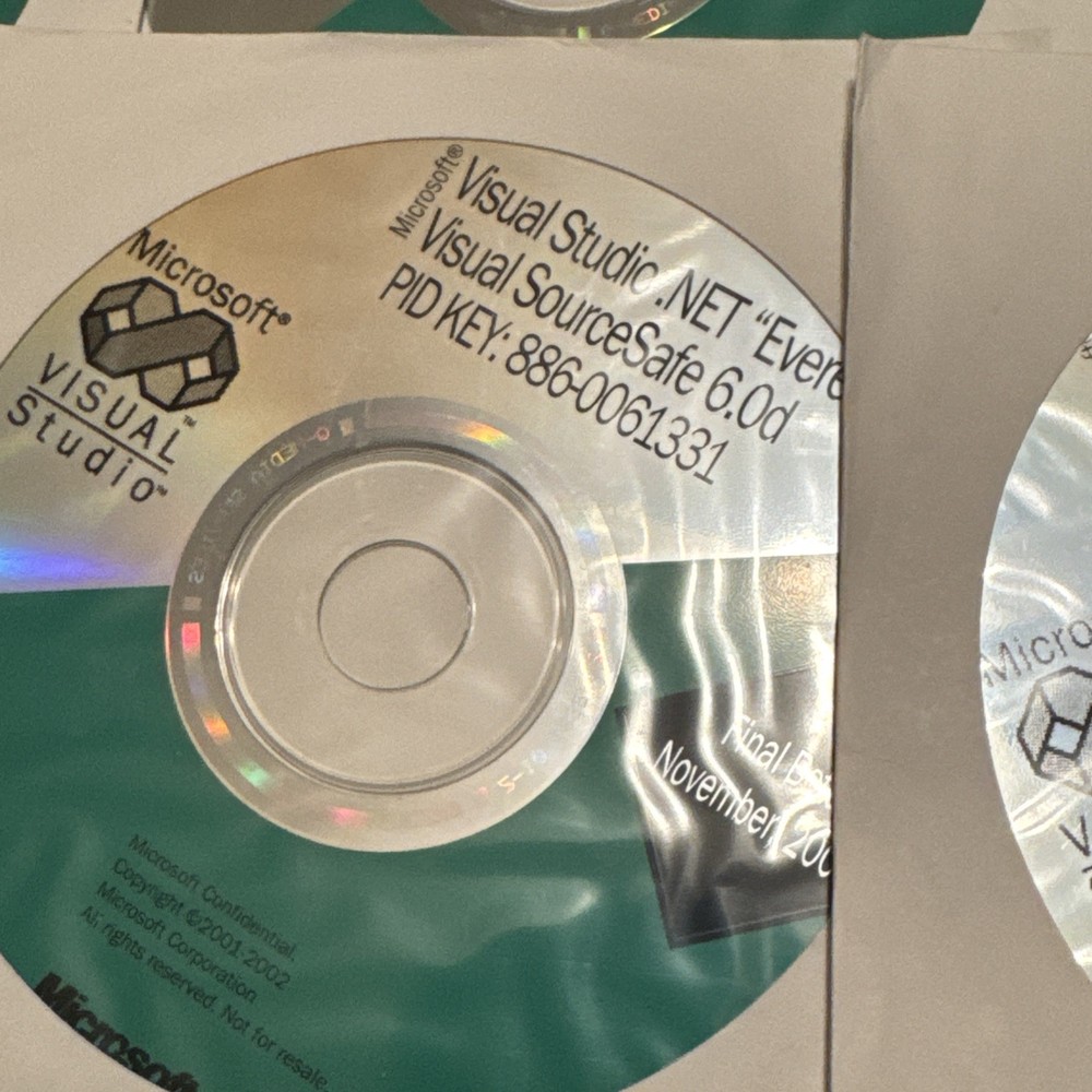 Microsoft Visual Studio.NET 2002 Professional Edition “Everett” MSDN Discs
