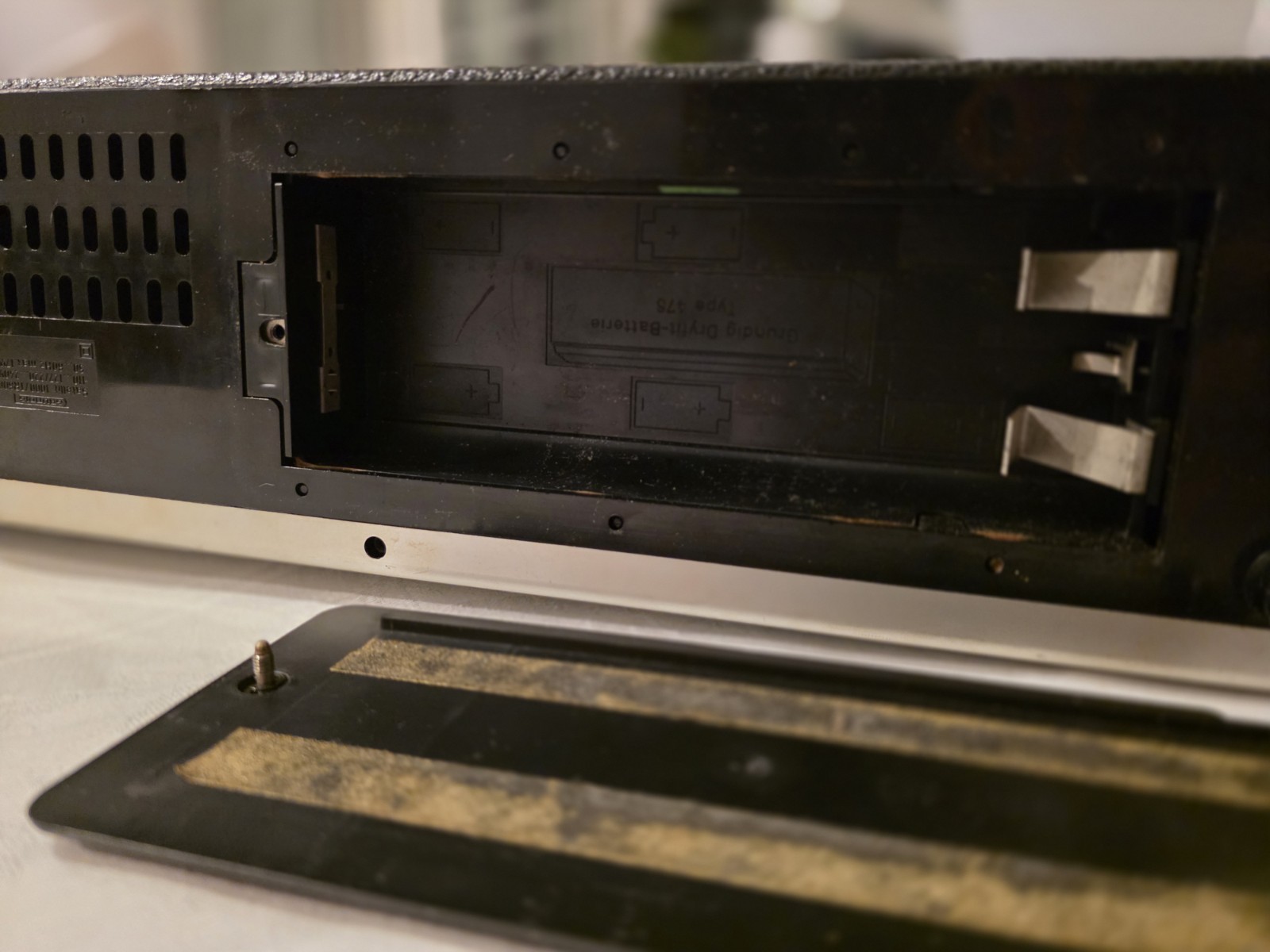 WORLD RECEIVER GRUNDIG SATELLIT 1000, new BELT