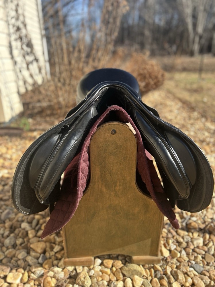 17.5” Kent & Masters General Purpose Saddle – Adjustable Gullet