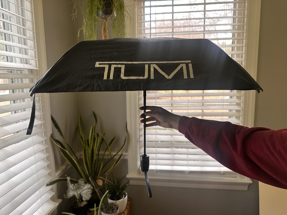 Rare Tumi Umbrella Pristine Condition! Medium. Push Button CLOSE! 💥