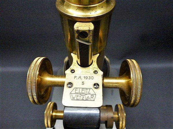 BEAUTIFUL ANTIQUE Microscope signed E.Leitz Wetzlar