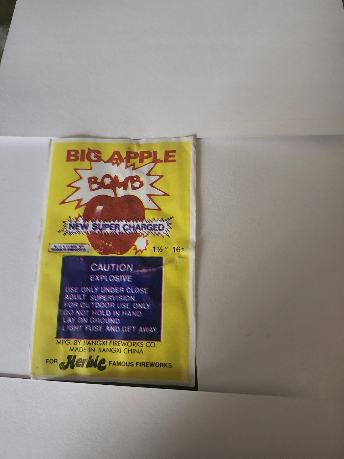 Firecracker Label Big Apple Bomb BRAND 16s SIZE PACK LABEL SEE Photo Dot C