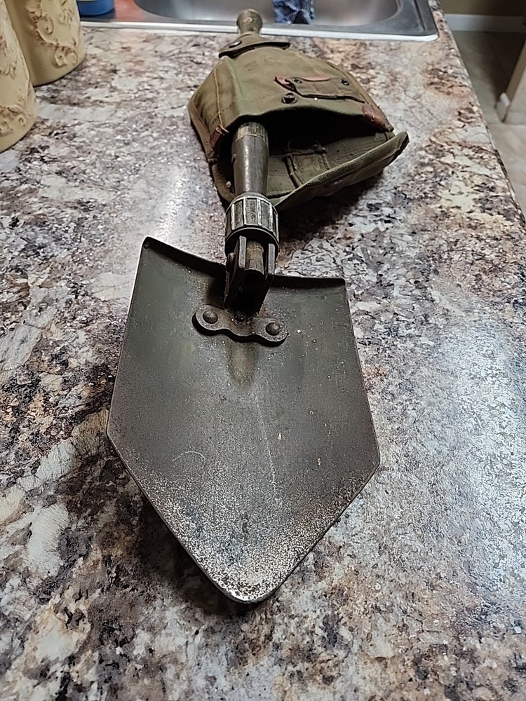 U.S. ARMY 1944 COMBAT FIELD SHOVEL AND CARRIER COVER WW2 Military Trench "Wood"