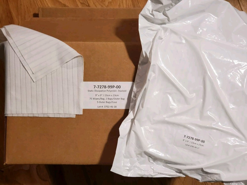 Static Dissipative Cleanroom Woven Polyester Wipes (75 Per Bag) Size 9" X 9"