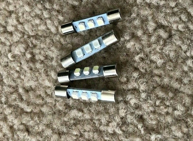 MCS 3701 MODULAR COMPONENT SYSTEMS STEREO FM/AM TUNER front panel LED lamps.