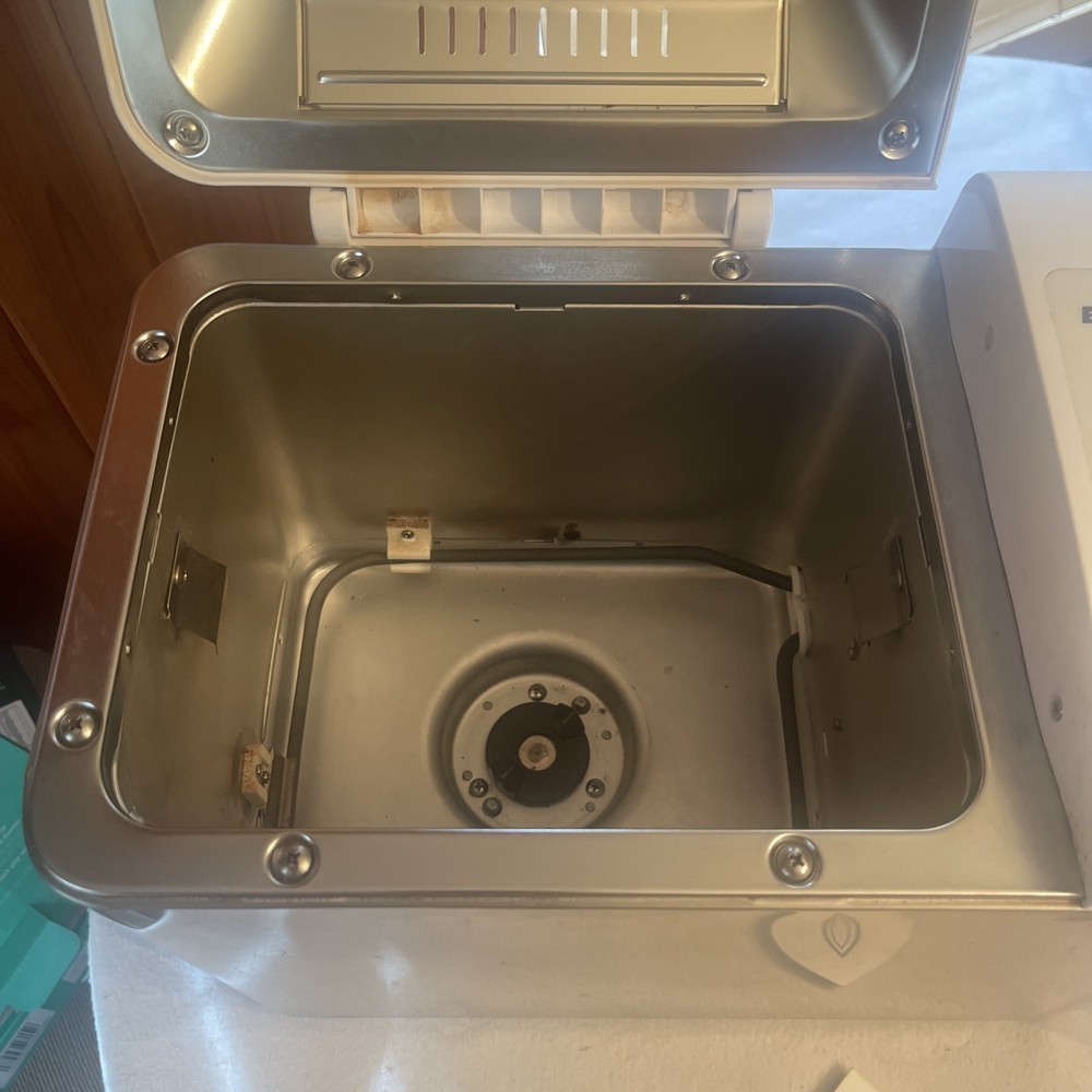 Breadman Ultimate TR2200 Bread Machine