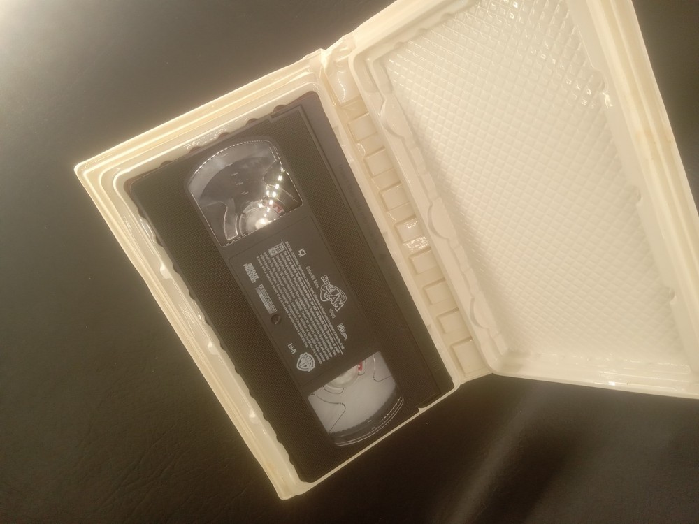 Space Jam VHS Clamshell Michael Jordan Bugs Bunny 1997