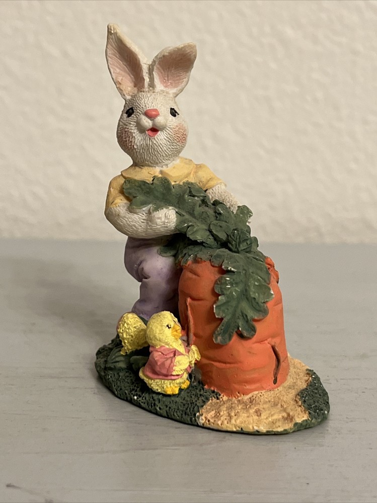 Carrot Patch Collection White Bunny Statue Figurine (Pre-Owned)