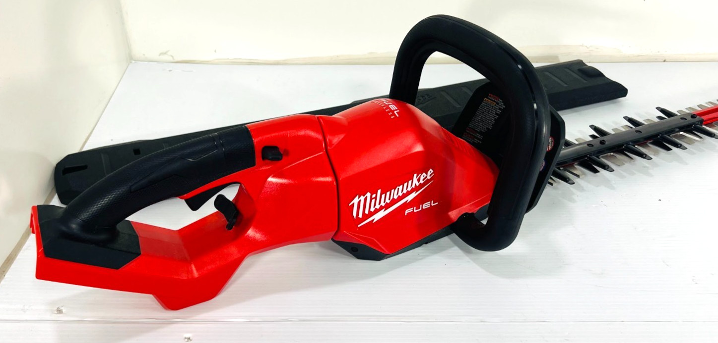 Milwaukee M18 FUEL 30" Hedge Trimmer 3034-20 ***Tool Only****