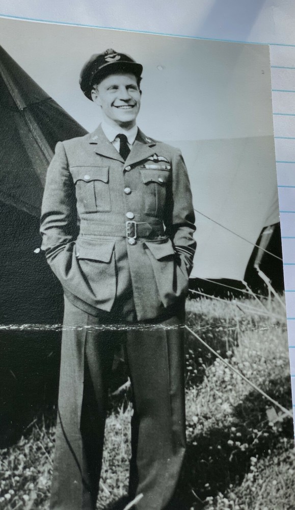 RAF VINTAGE I D TAG WW2 GB OFFICER L WHARTON CE RAF BAKELITE