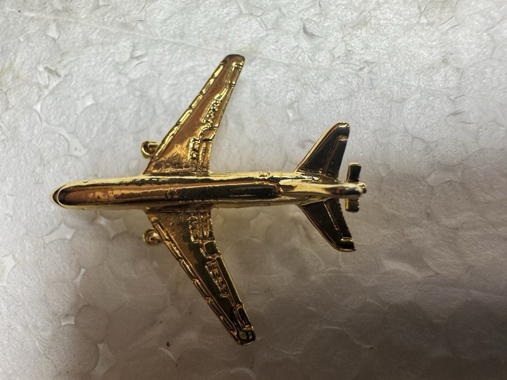 Boeing 737 Lapel Pin