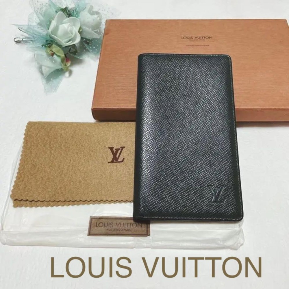Used Louis Vuitton Taiga notebook case