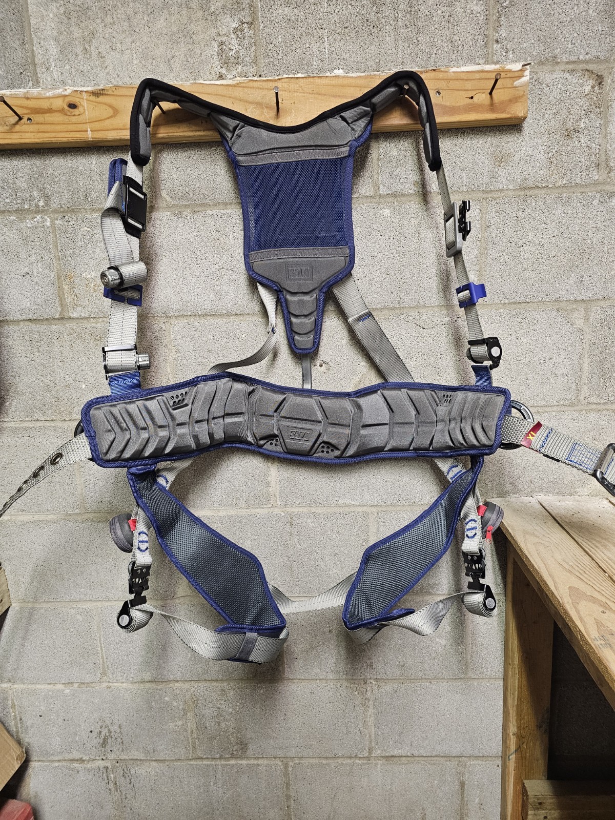 3M DBI-SALA EXOFIT STRATA XL FULL BODY HARNESS FALL PROTECTION XL BELT 1112538