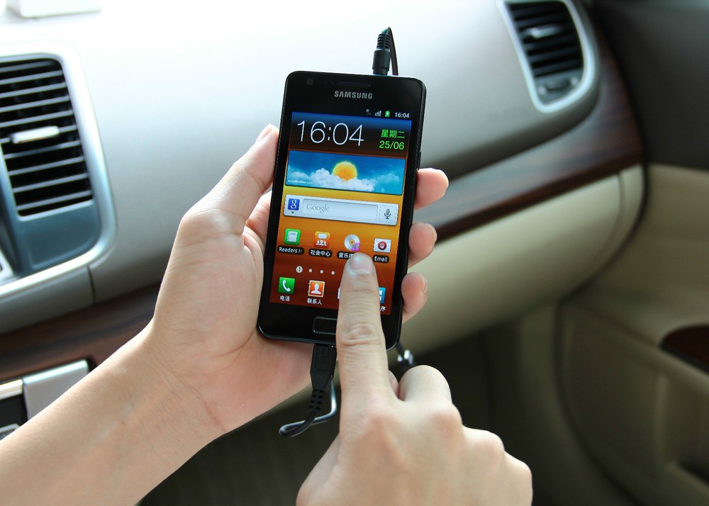 Happybird new FM transmitter car charger for MP3/MP4/samsung Gaxlaxy/Blackberry.