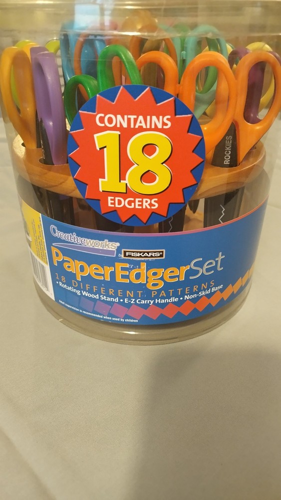 Fiskars Paper Edger Set - 18 edgers with stand
