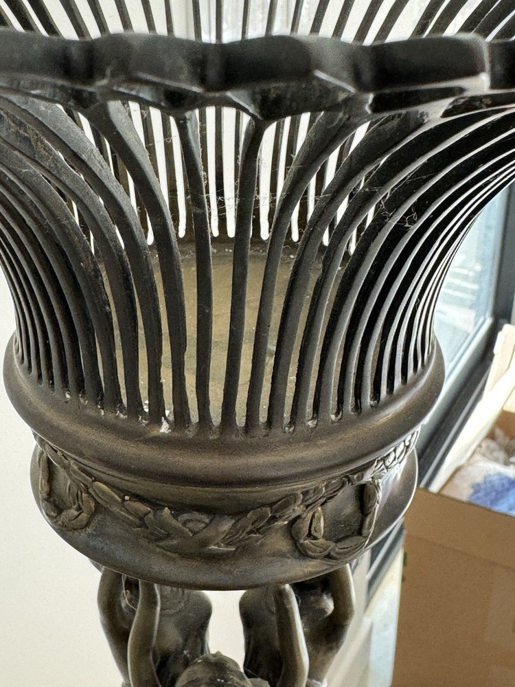 FRENCH CLASSICAL BRONZE CENTER PIECE WITH MARBLE BASE