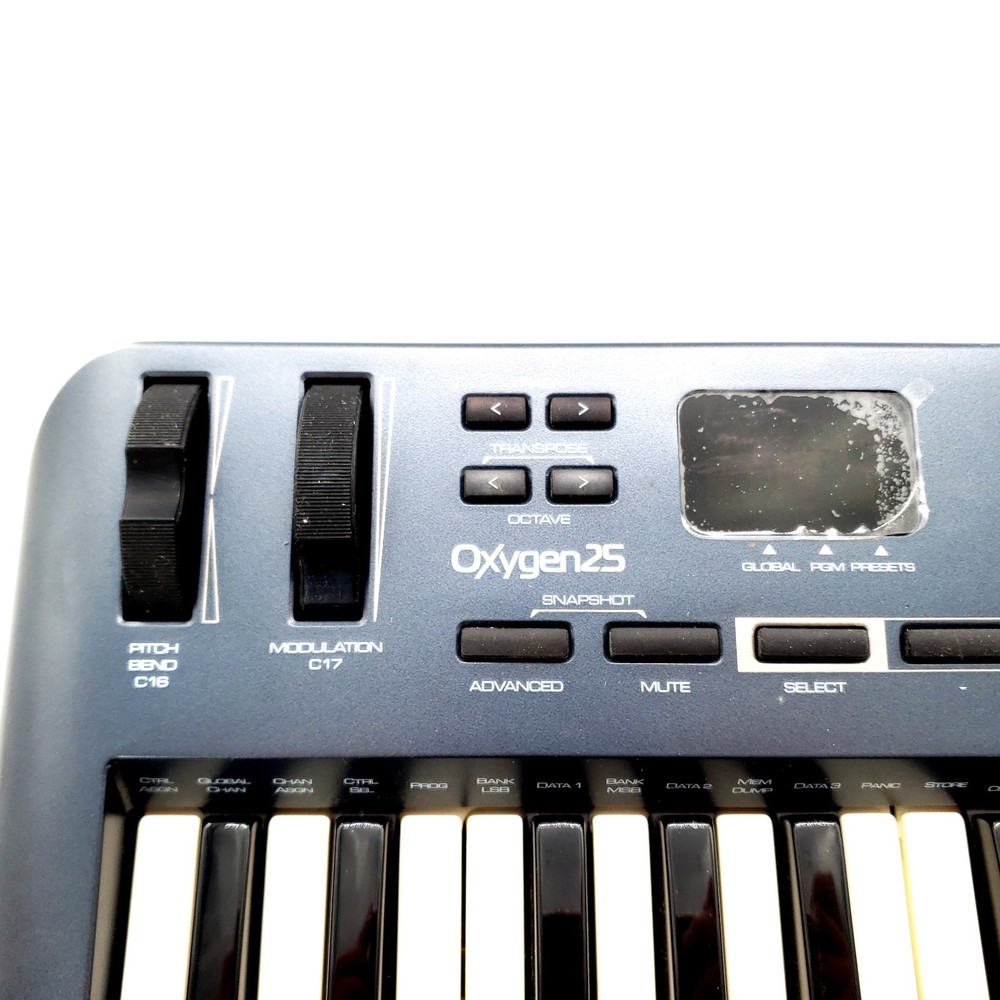M-Audio Oxygen 25 Key 3rd Gen MIDI Controller Keyboard Complete