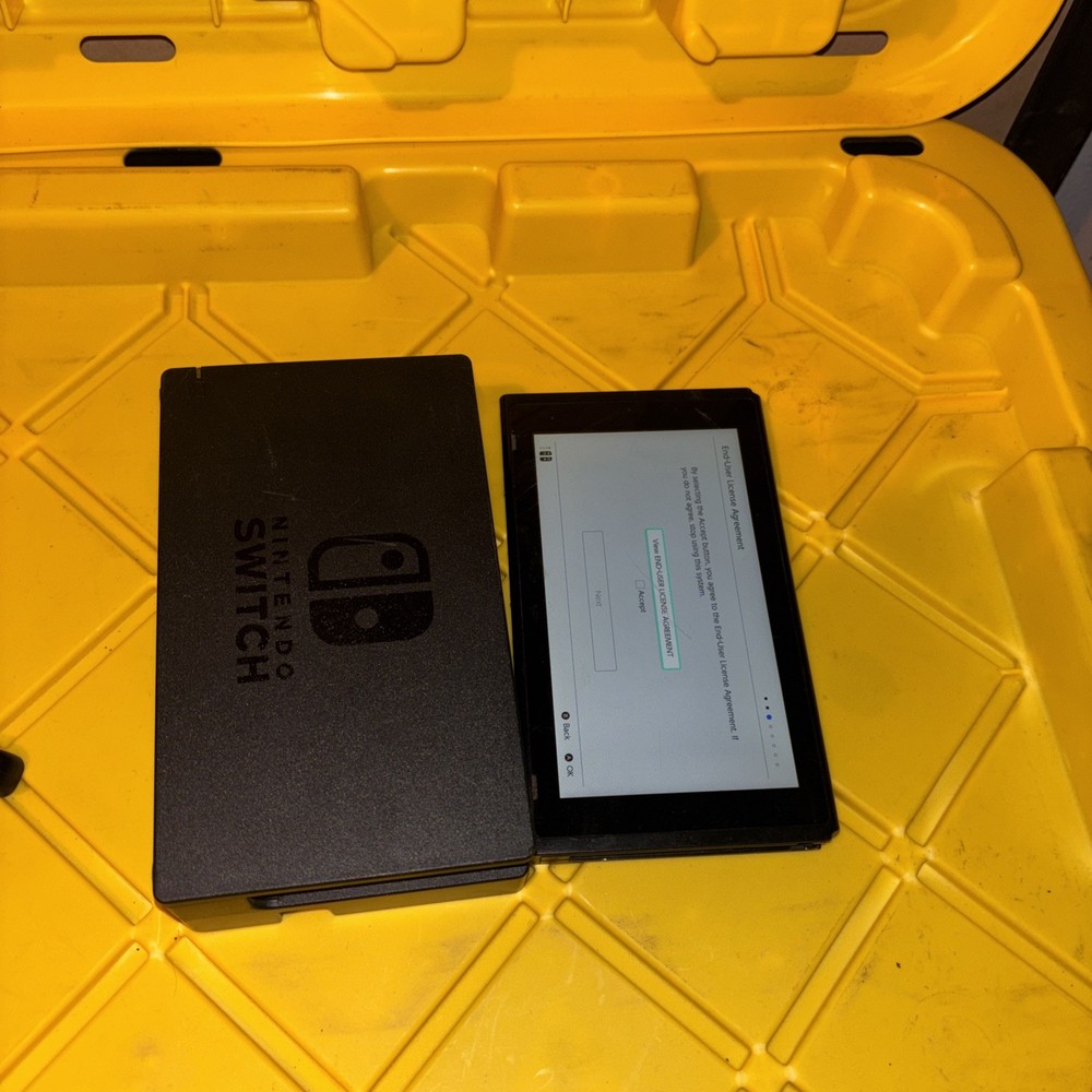 Nintendo Switch 32GB Console 4 Controllers & Accessories 256GB USED
