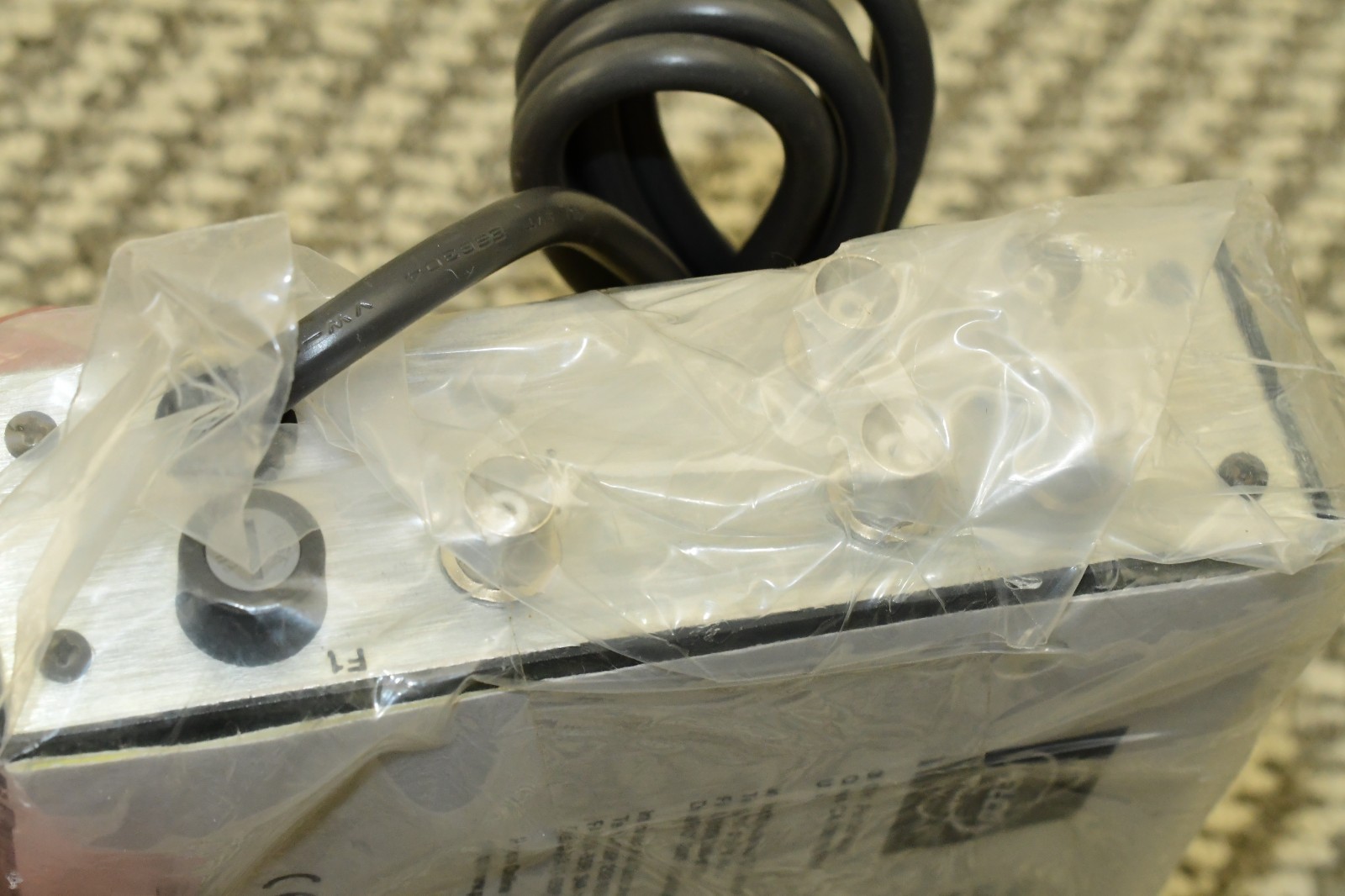 Pelco DA104DT Video Distribution Amplifier Power - NEW / UNUSED