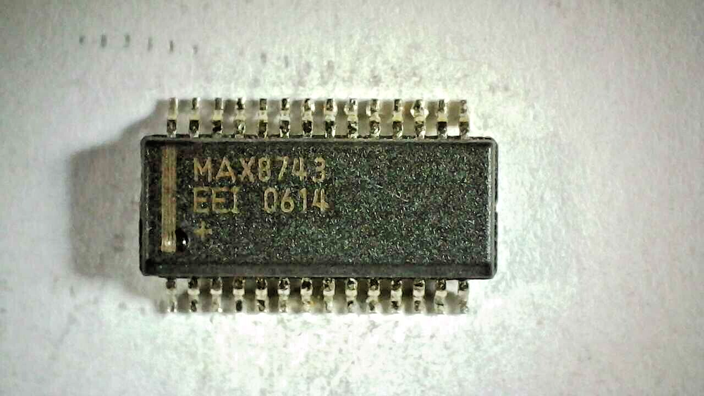 MAXIM MAX8743EEI MAX8743 step down controller SSOP-28 IC -USED GUARANTEED-