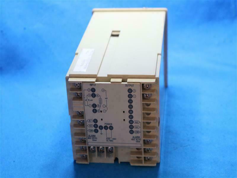 Chino DB DB1150-000 DB1150000 Digital Temperature Controller w/ Missing Cover