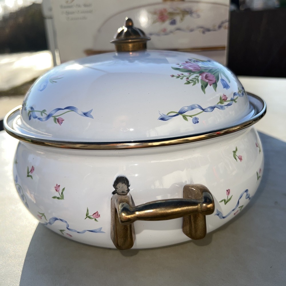 French Fluer 3 quart covered casserole pan