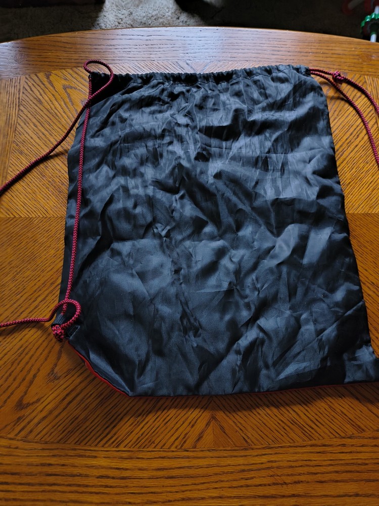 Pilot Company Drawstring Backpack – Black/Red – Light & Durable