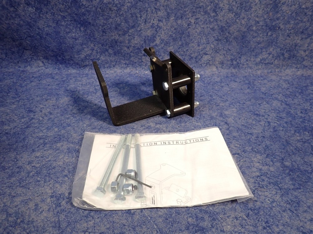 Chief CMA362 C-Clamp Pipe Projector Mount (G94)