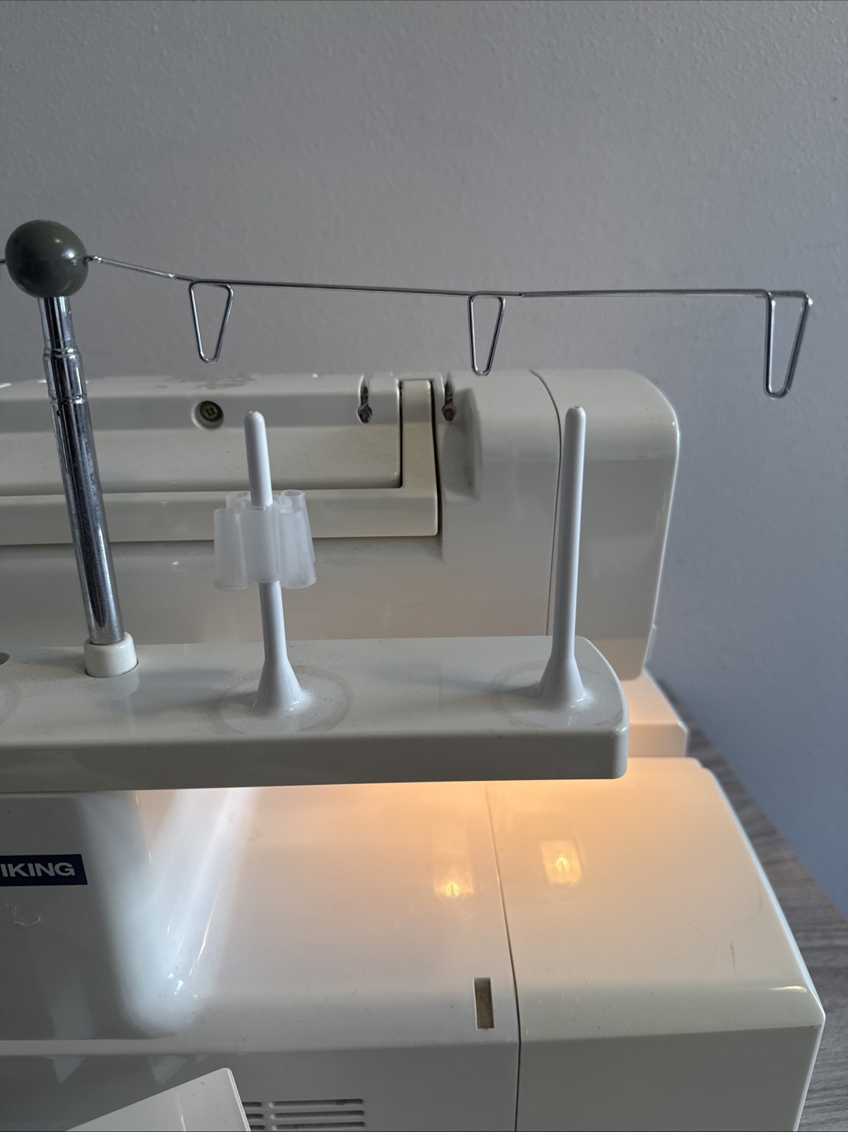 Husqvarna Viking Huskylock 936 Serger Sewing Machine Pedal Manual Extras Works