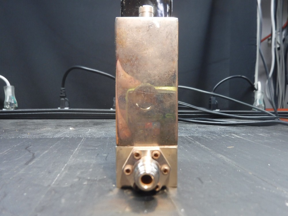 Unit UFC-1160A Gas: CL2 Mass Flow Controller