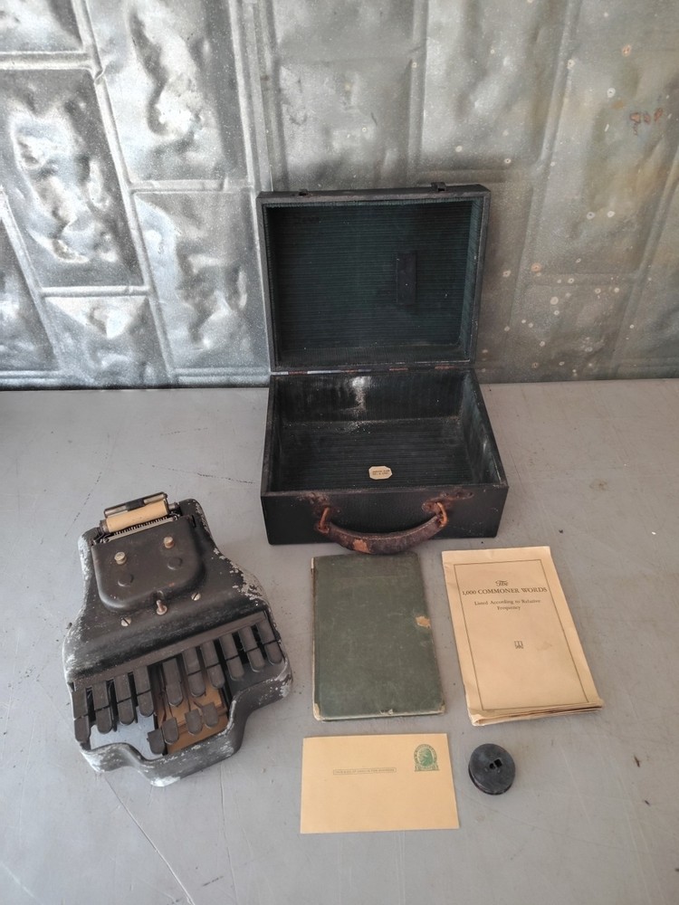 ANTIQUE STENOTYPE TYPING MACHINE WITH CASE BOOK COR