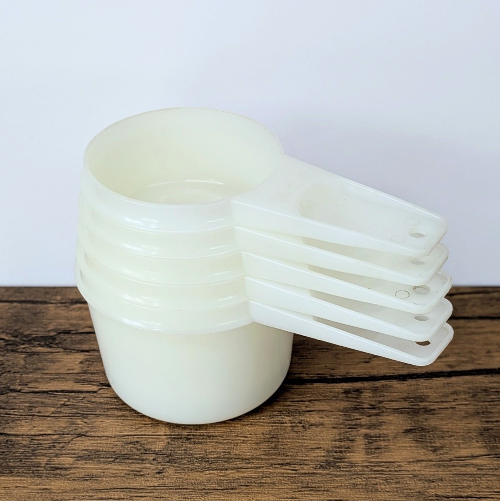 Vintage - 5pc Tupperware White Plastic Nesting Measuring Spoons Set