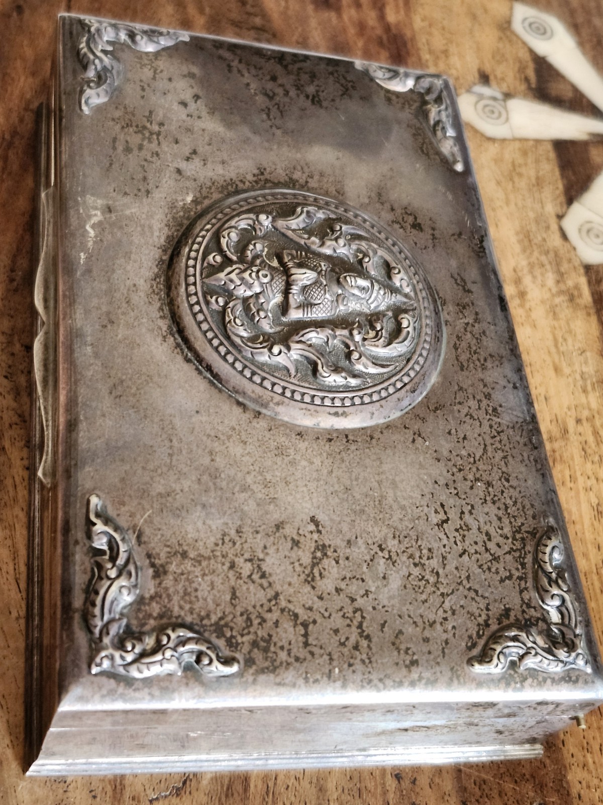 Vintage Sterling Silver Repousse Deity Box Thainakon Thailand Burl Lined 418g