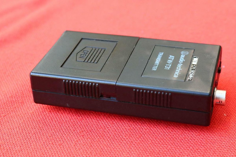 Wireless Transmitters ATW-AT31 WORK Audio Technical One Missing Battery door WV
