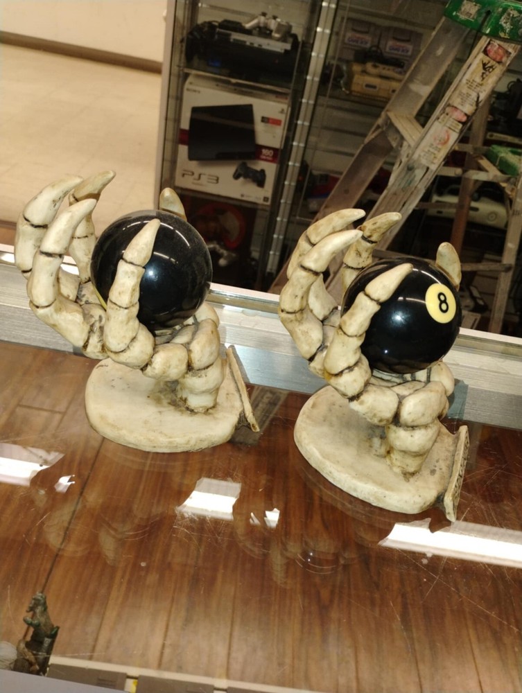 Dead Stroke Claw Cue Ball Holder