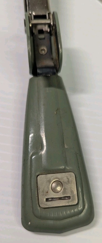Vintage Small Arrow 25 Stapler Green