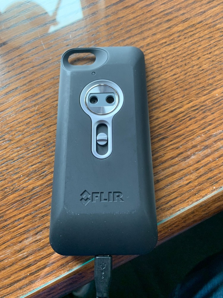 Complete thermal imaging system - FLIR ONE Thermal Camera and iPhone 5c