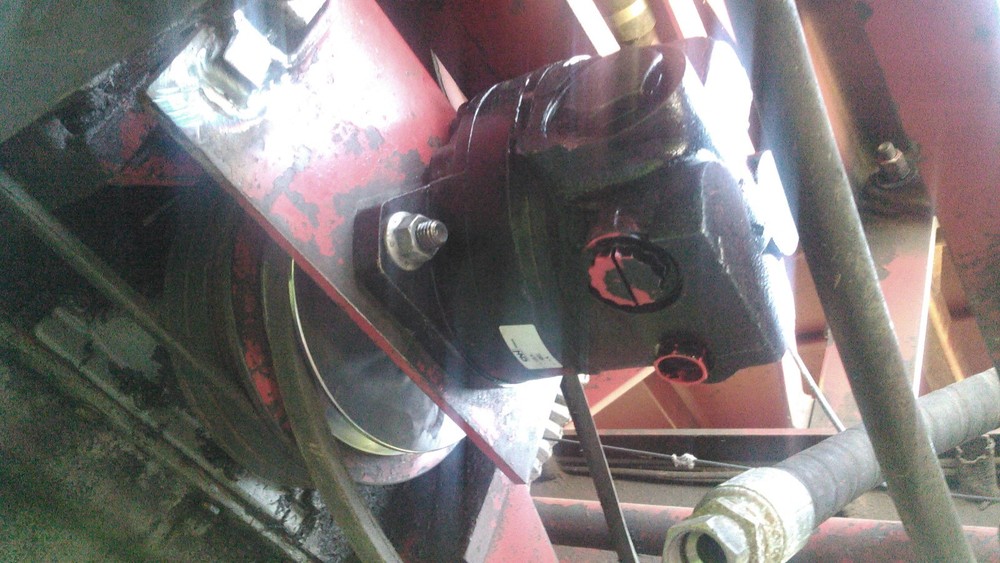 hydraulic pump pulley adapter for new holland stack wagon "stackcruiser"