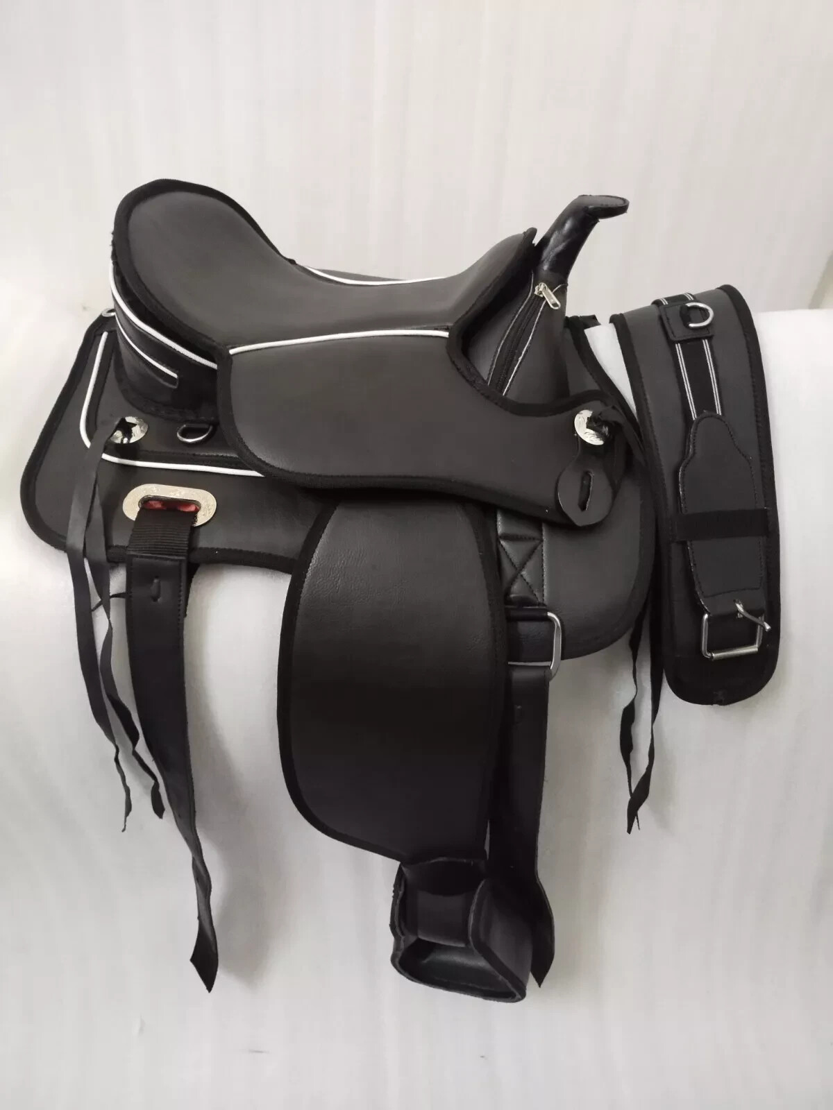 All Purpose-Treeless western Synthetic Saddle For Horses (Sizes: 14"-18")