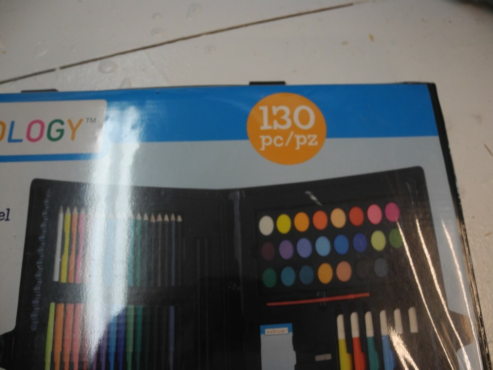 130 art set new plastic case 