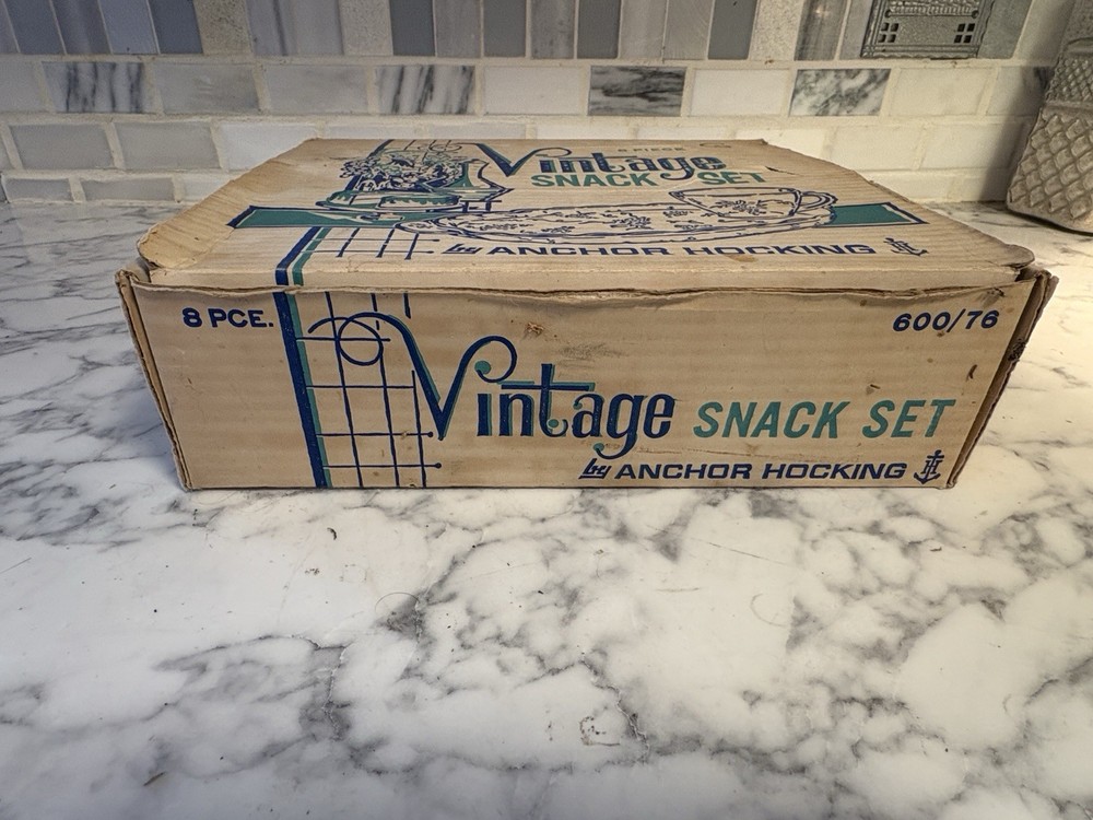 ANCHOR HOCKING 16 Piece Glass Snack Set GRAPE PATTERN Two Full Sets.